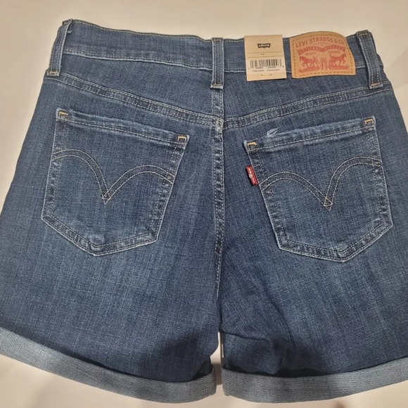NWT Levi's Shorts - Picture 3 of 3